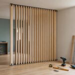 découvrez notre guide complet pour choisir et poser une cloison amovible sans percer, une solution pratique et facile pour séparer vos espaces sans travaux.